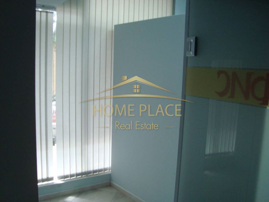 Търговско помещение с обща площ от 90м2 на партерен етаж.