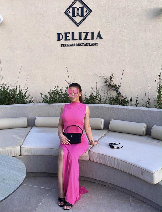 Pretty Little Thing рокли