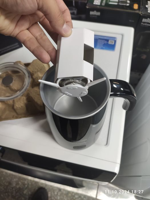 Вспениватель молока Delonghi EMF2.BK