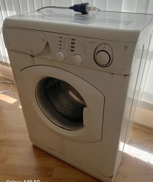 Продавам пералня Ariston
