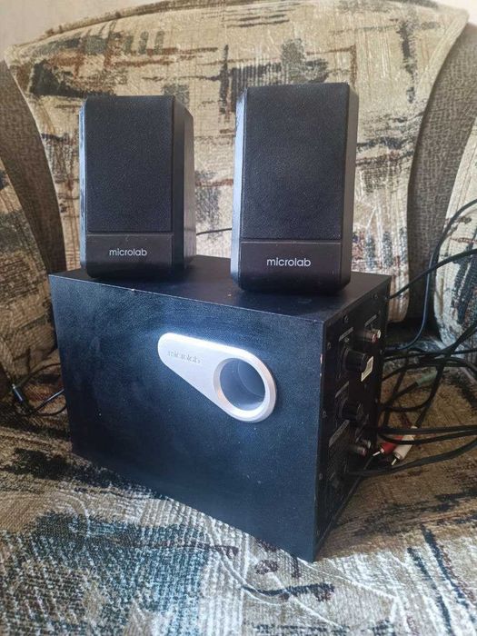 Компьютер (системный блок, монитор, аудиосистема)