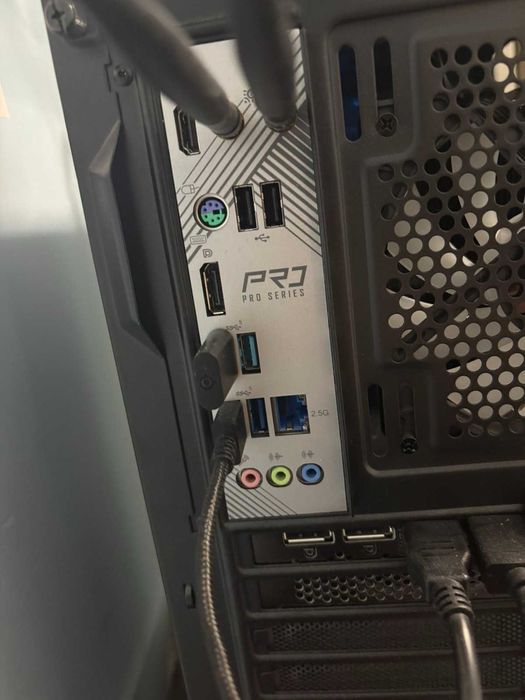 Компютър Girgs Spark Ultra чисто нов!