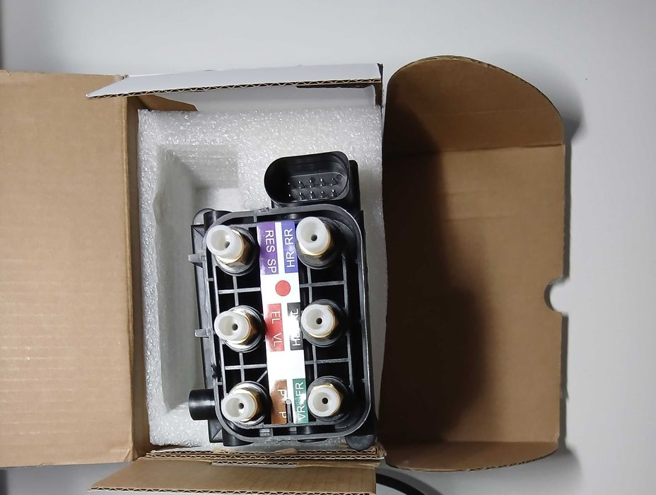 НОВ Разпределител/клапан въздушно окачване Audi A6 C5 allroad , C6 S6 C6 A8 D3 S8 D3 4F0616013 4Z7616013