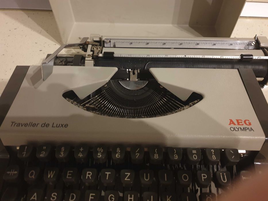Mașină de Scris Vintage AEG Olympia Traveller de Luxe