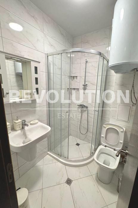 Дава се под наем Тристаен апартамент в Варна, Център - 75 кв.м за 498.27 € - Снимка #6