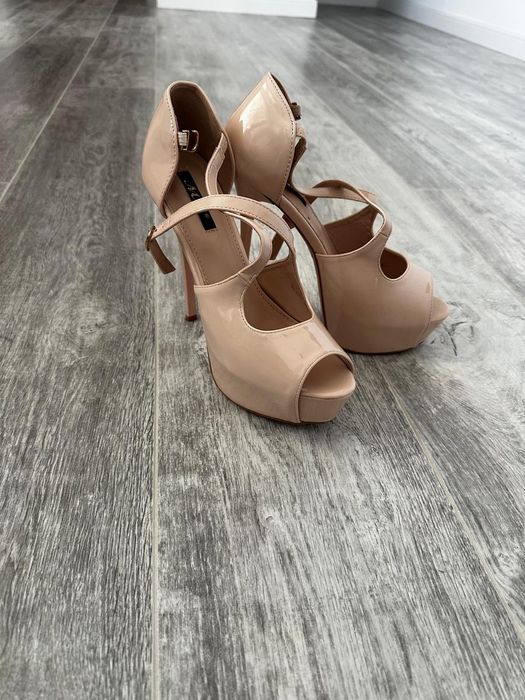 Sandale crem, cu platforma