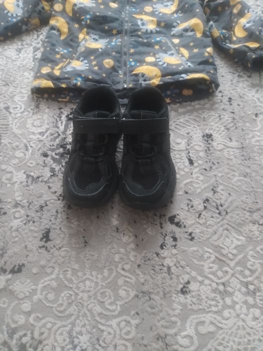 Продам комбинезон и куртку на мальчика