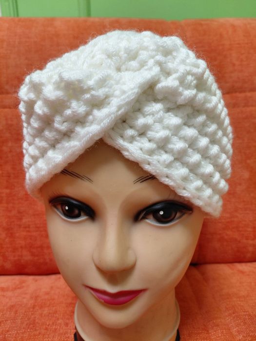 Белая чалма. Женственная и эффектная модель.