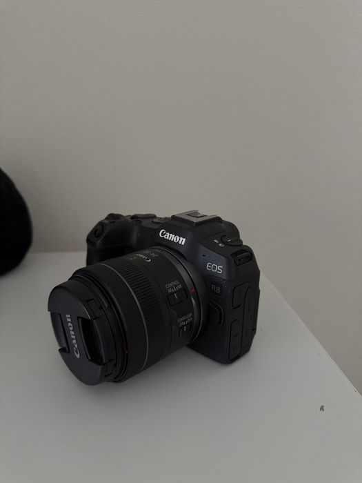 Продаю Canon  R8