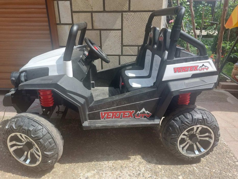 Акумулаторна двуместна кола