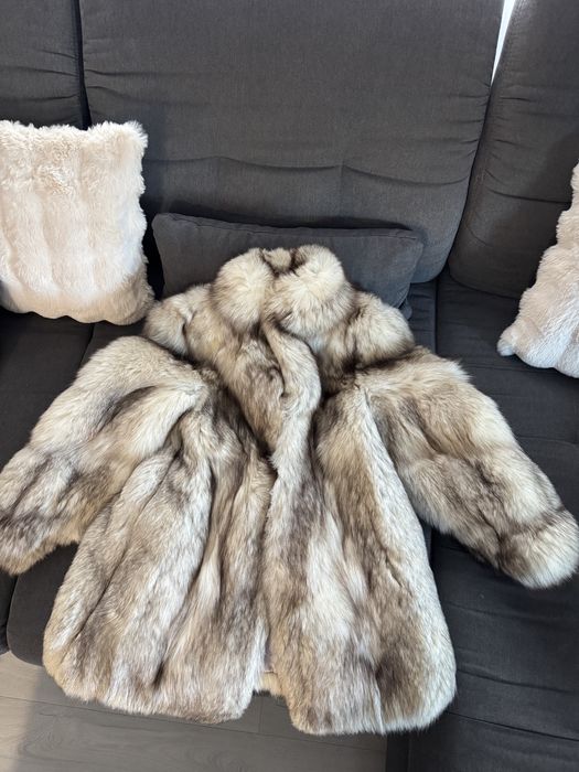 Vând blană naturală de vulpe , este ca noua