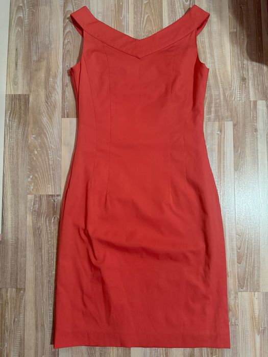 Розова дамска рокля