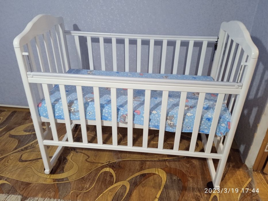 Продам детскую кроватку