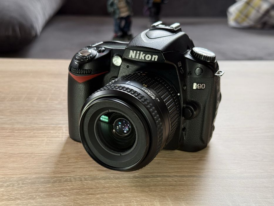 Nikon D90 и обектив