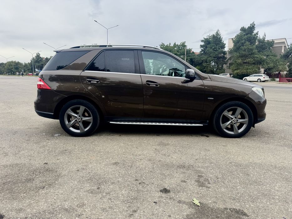 Mercedes ML350 4MATIC 3.0d 258cp Suspensie Aer PROPRIETAR accept unele variante cu auto mai ieftin