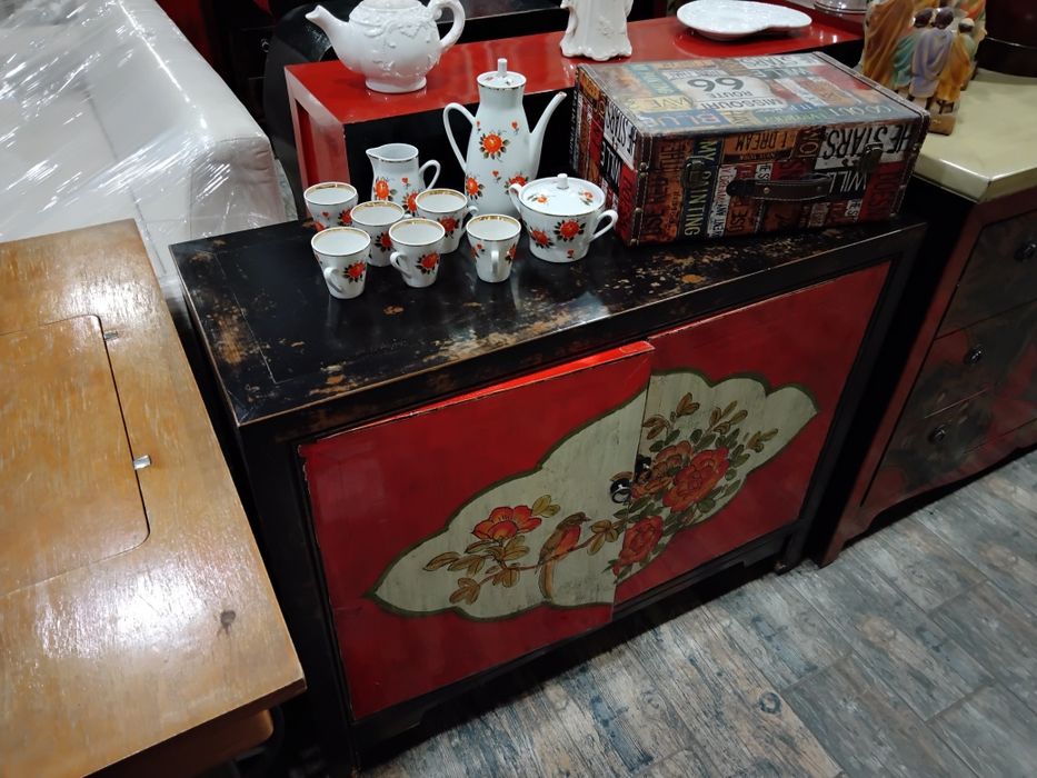 Тумба деревянная .