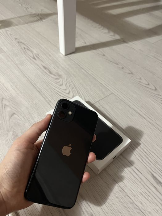 Продаю 11 айфон, 64 гб
