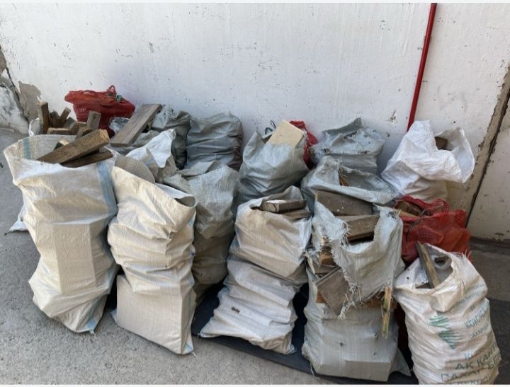 Дрова в мешках в