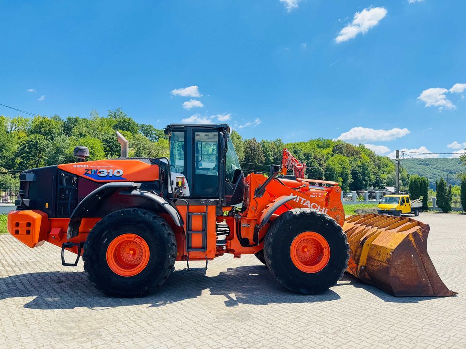 Incarcator frontal Hitachi ZW 310-6, an fabricatie 2019, 24 tone, cupa 4.5mc