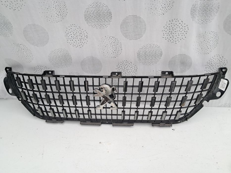 Грил решетка пежо 2008 Peugeot 2008 2016/21г