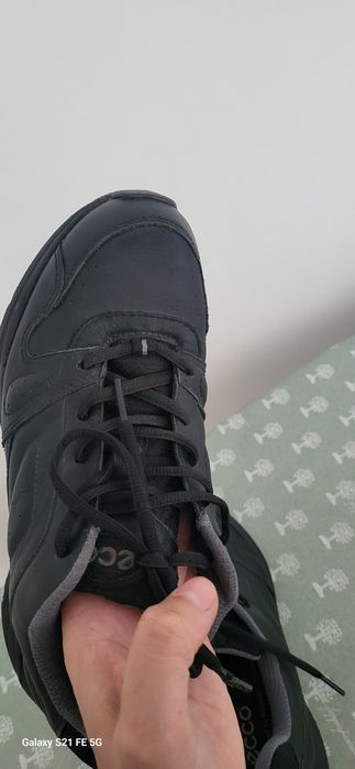 Adidasi negri din piele, Ecco