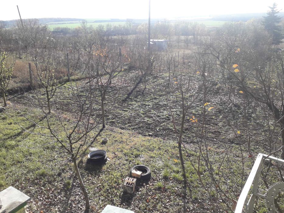 Продавам място с площ 730м2 с масивна вила в м-та Ямата на гр.Попово