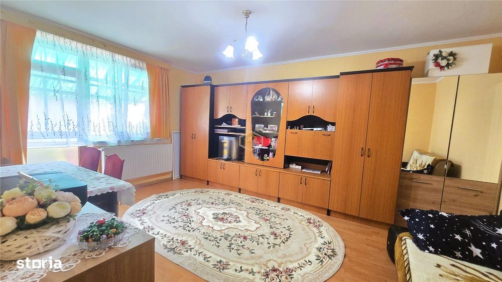 Etaj II | Apartament decomandat cu 2 camere in Livada