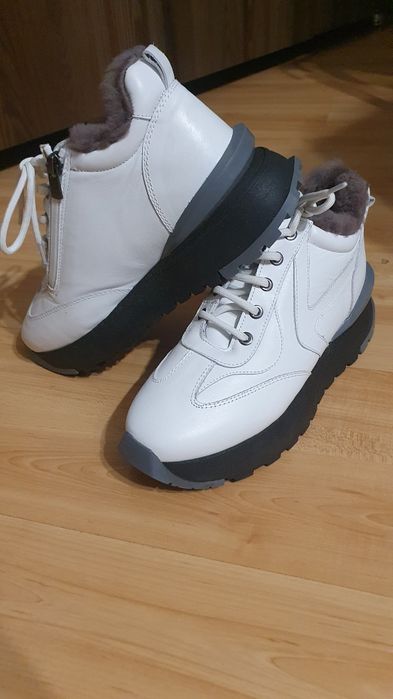 Ботинки белые зимние