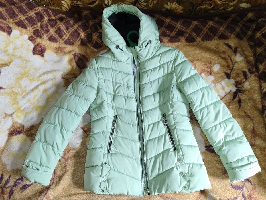 Продам демисезонную куртку 44 размер