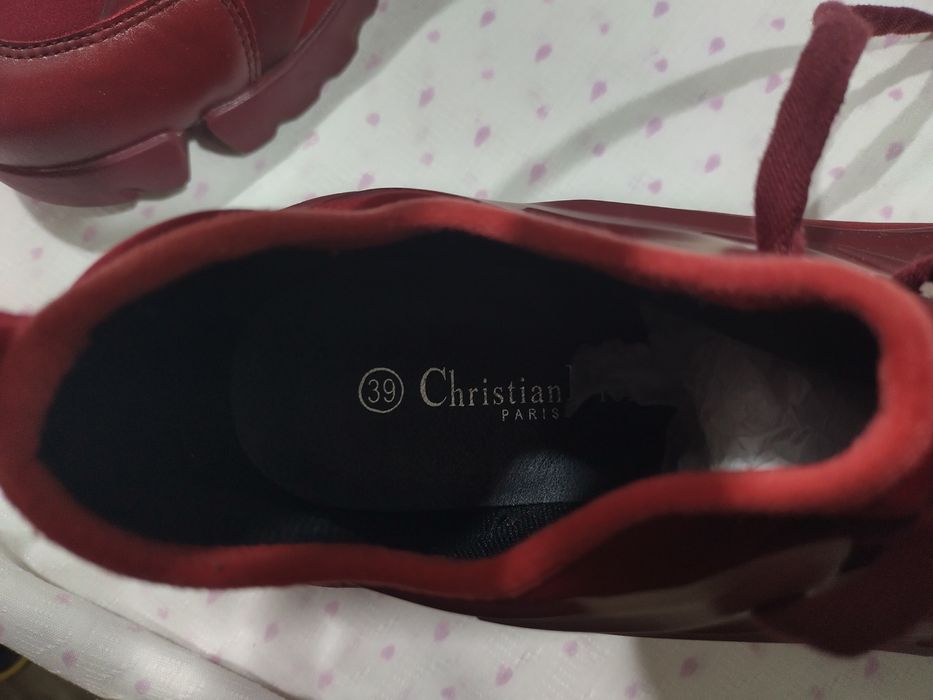 Женские кроссовки