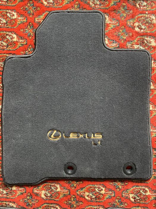 Polik Lexus lx 570 ga sotiladi