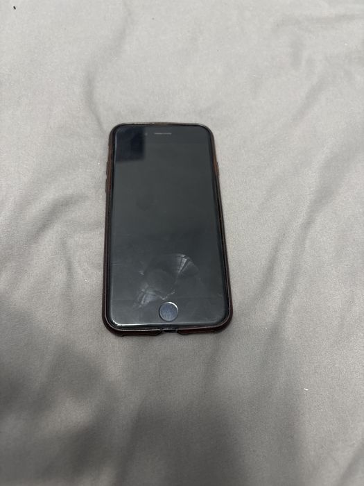 продам Айфон 7.