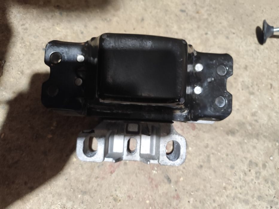 Тампон двигател двигател горен за голф 5 1.6 тди