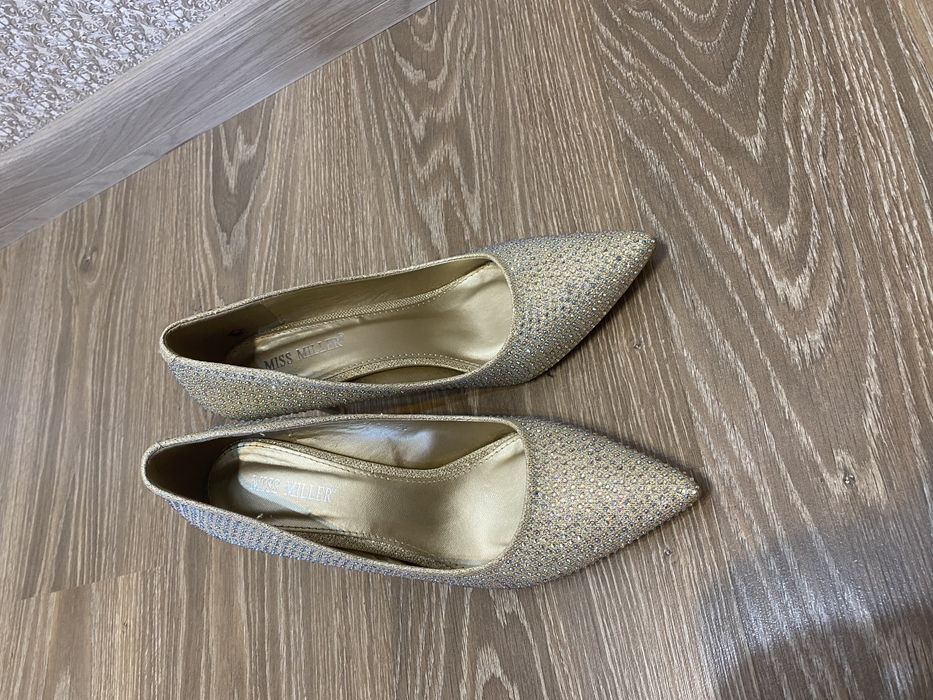 Туфли женские золотистые