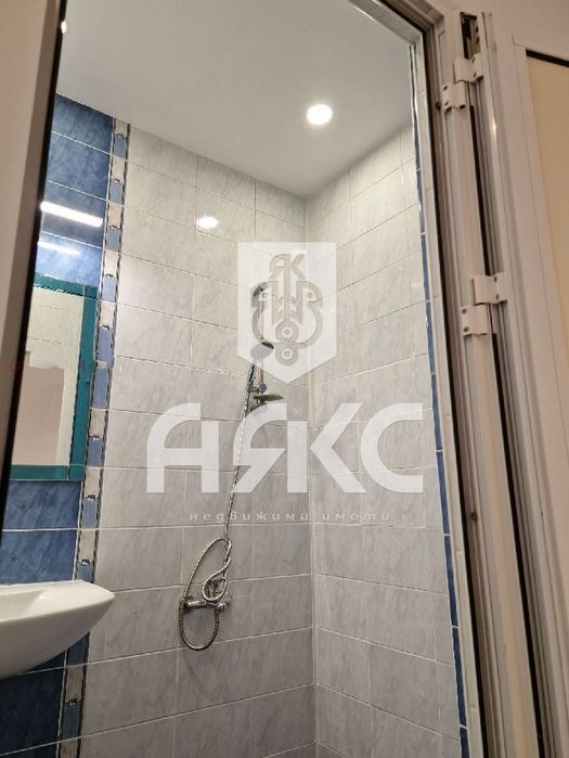 Продава се Тристаен апартамент в София, Надежда 2 - 60 кв.м за 2644 €/кв.м - Снимка #4