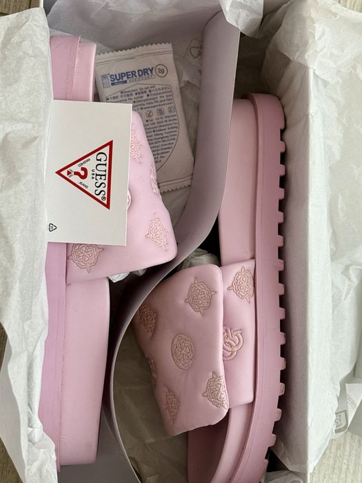 Дамски чехли Guess