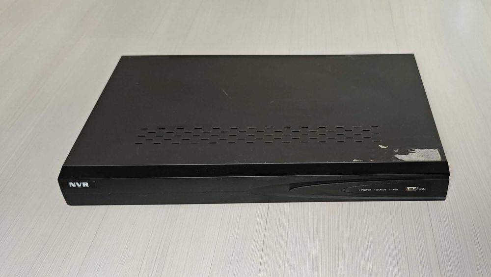 NVR Hikvision DS-7604NI-SE/P за 4 IP камери