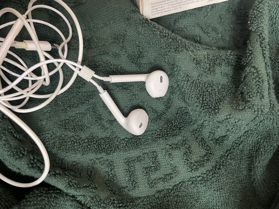 Оригинальные Apple EarPods Lightning | Б/у | С коробкой