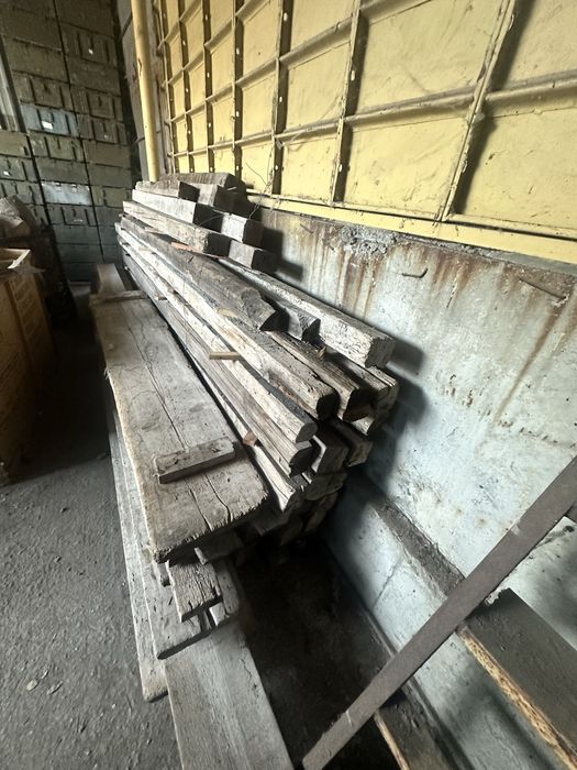 Дървени  талпи 4 метра дължина .Керемиди цена за брой 0.40 ст