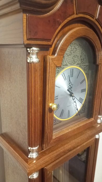 Напольные кварцевые часы