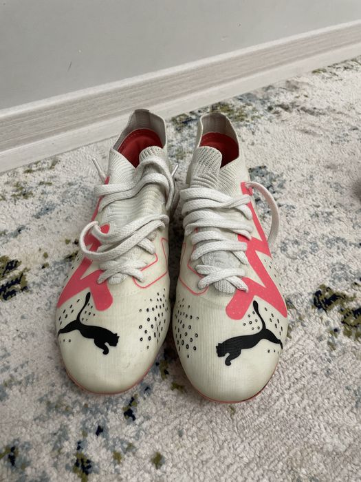 продам бутсы пума белый цвет