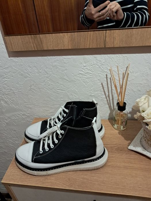 Естествена кожа кецове