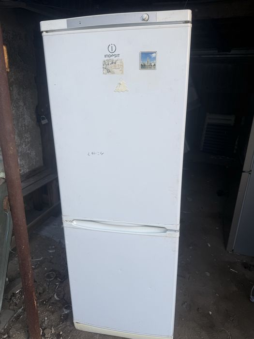 Продам холодильник Indesit