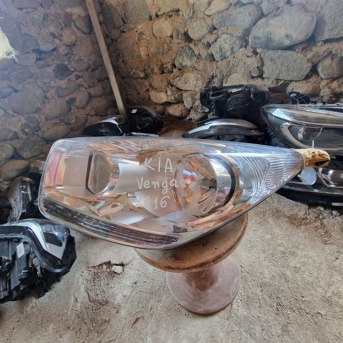 Kia Venga 2019 ляв фар