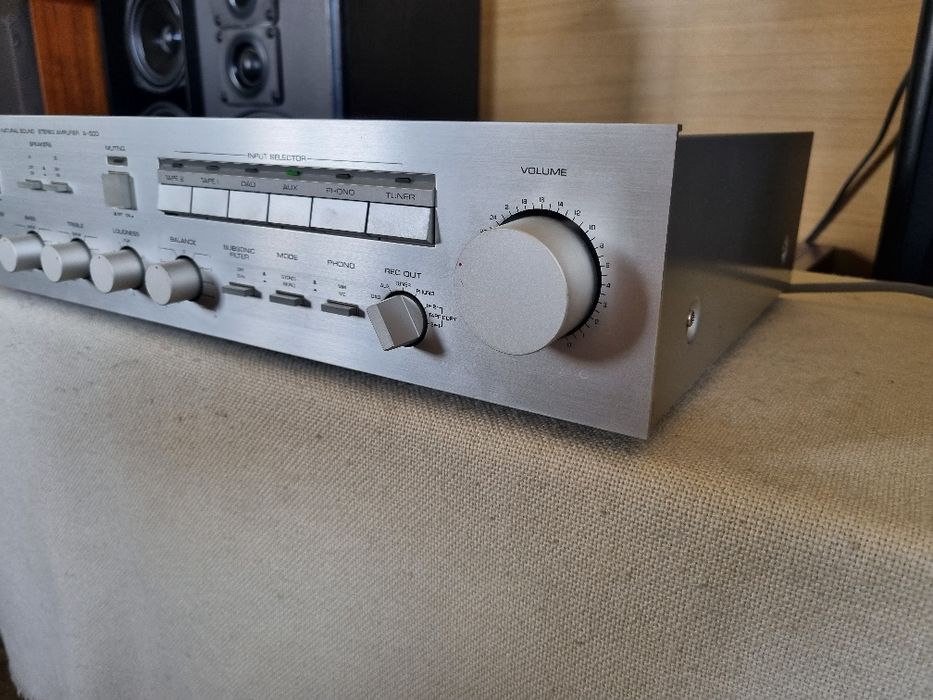 Yamaha A-500. Perfect functional 70 watts/canal. Impecabil.