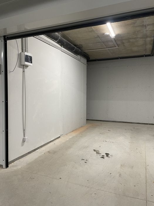 Дава се под наем Гараж / Паркомясто в София, Гео Милев - 15 кв.м за 153 € - Снимка #1