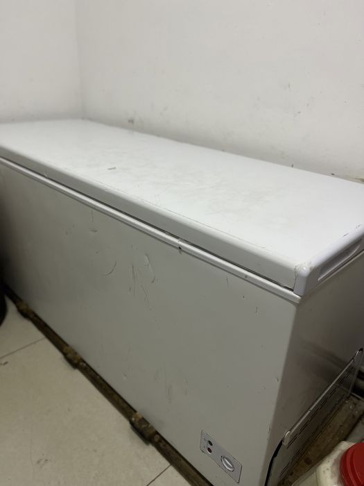 Продам большой морозильник