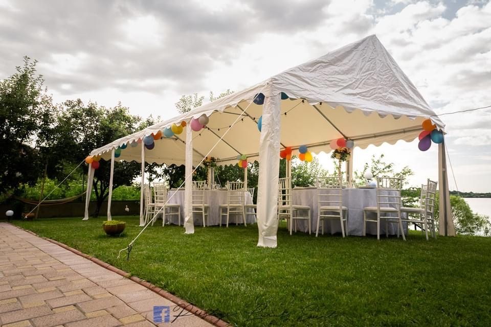 Logistică evenimente – mese, scaune, veselă, corturi (30–130 pers.)