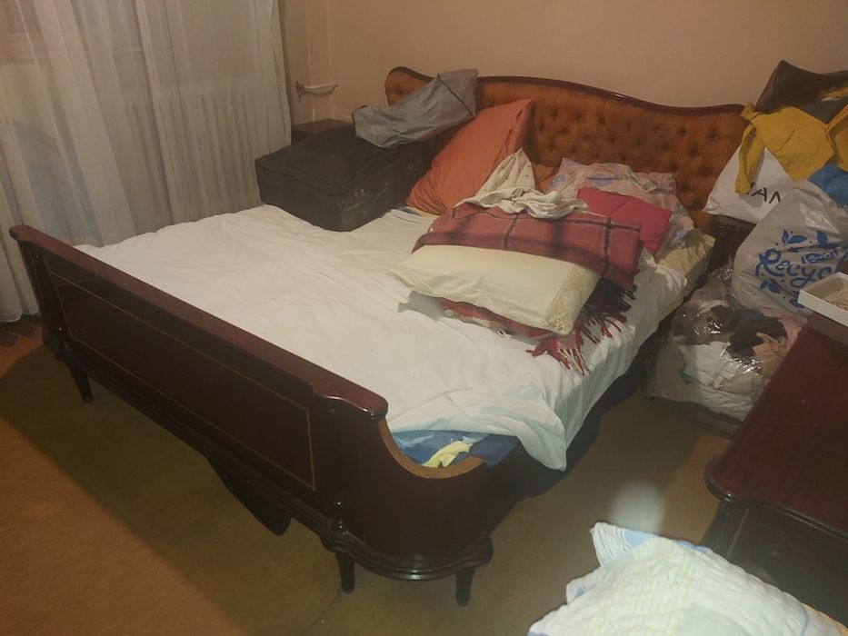 Vând mobilă deosebită, lemn cireș , lăcuită , Volintari