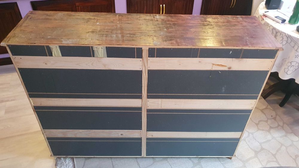 Щкаф, от масив съчетан с паркет